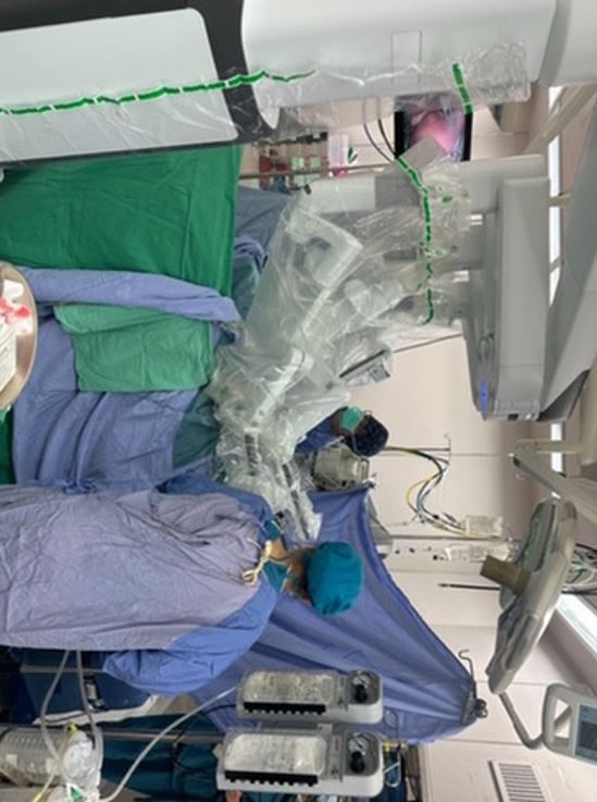 安南醫院婦產科團隊執行達文西手術之側拍 。 安南醫院婦產科團隊執行達文西手術之側拍 。