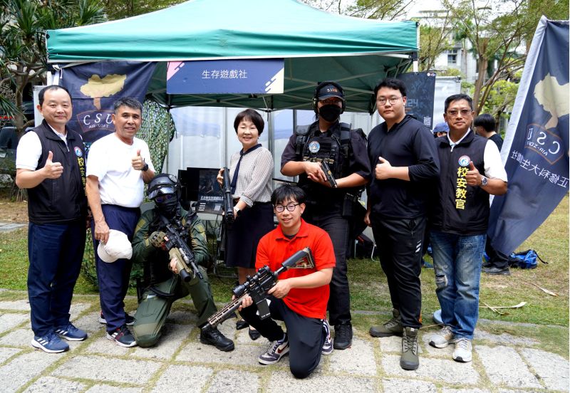 正修社博吸睛 暢玩塔羅牌 魔術驚奇連連  正修科大「龍曜新程、春榮盛鼎──社團博覽會  圖片來源：記者