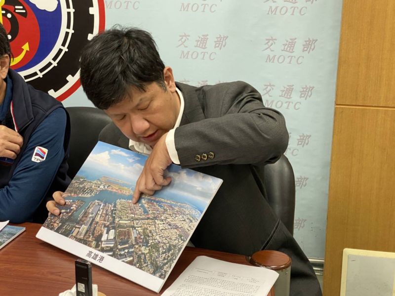 由高雄分公司工程處廖哲樞處長於交通部例行記者會現場說明。