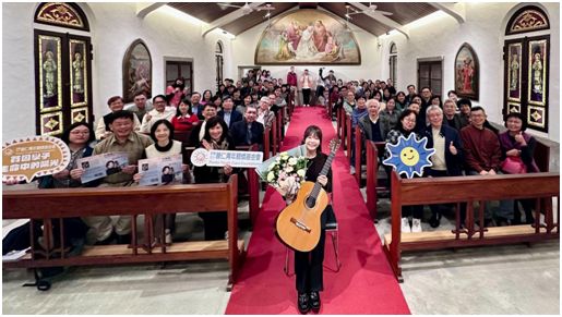 南韓著名吉他女神朴葵姬(中)與現場來賓大合照  圖片來源：普仁青年關懷基金會