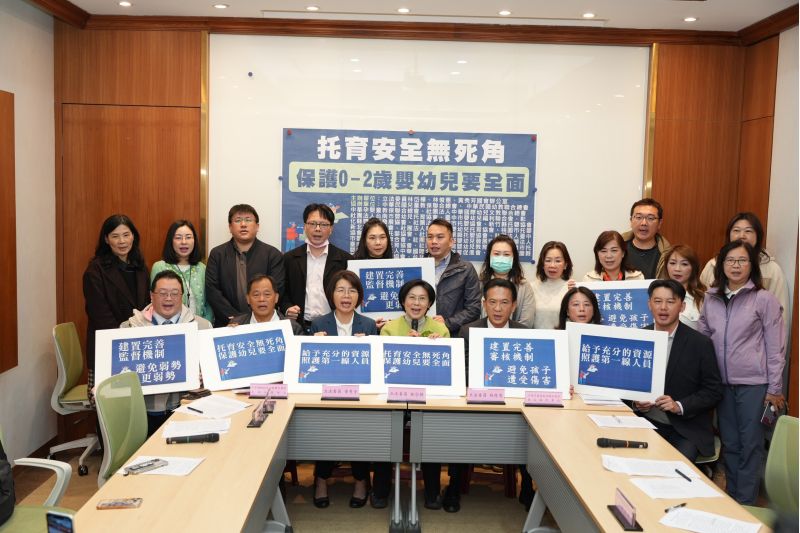 輔英科大與彰基醫學中心策略聯盟合作簽約 圖片來源:記者 輔英科大與彰基醫學中心策略聯盟合作簽約 圖片來源:記者