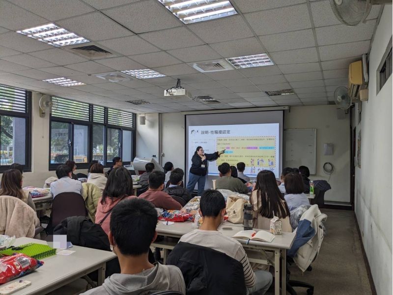 玄大法律系校友吳于禎於工作公司內部建立同仁性騷擾概念及防治宣導  圖片來源：玄奘大學