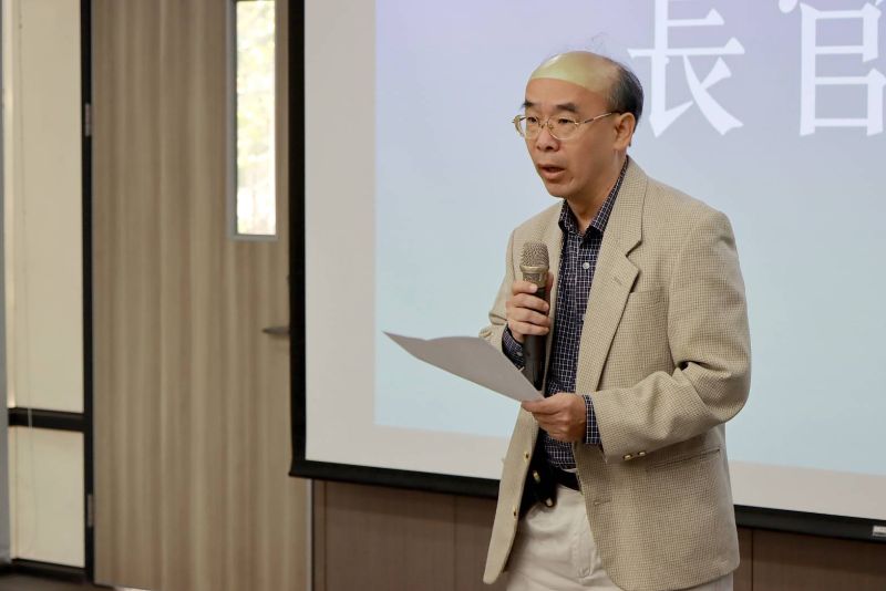 2.南臺科技大學郭聰源研發長蒞臨現場歡迎台日專家，針對台灣面臨超高齡社會之人力短缺現況及長照與醫療跨域合作解方進行致詞提點揭開序幕。.