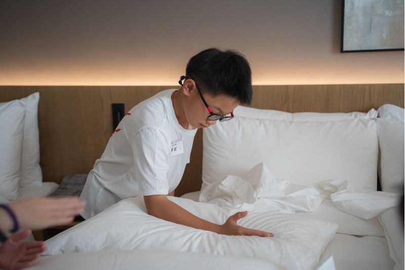 同學現場寫生認真發揮才藝