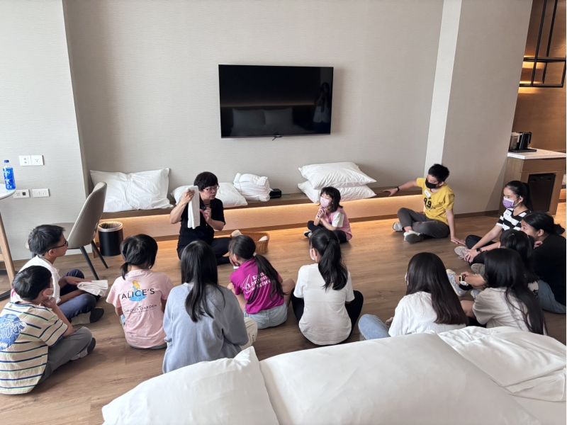 同學現場寫生認真發揮才藝