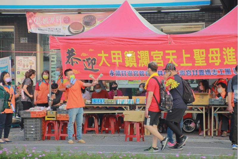 永靖甘澍宮設置香客補給站 圖片來源:甘澍宮 永靖甘澍宮設置香客補給站 圖片來源:甘澍宮