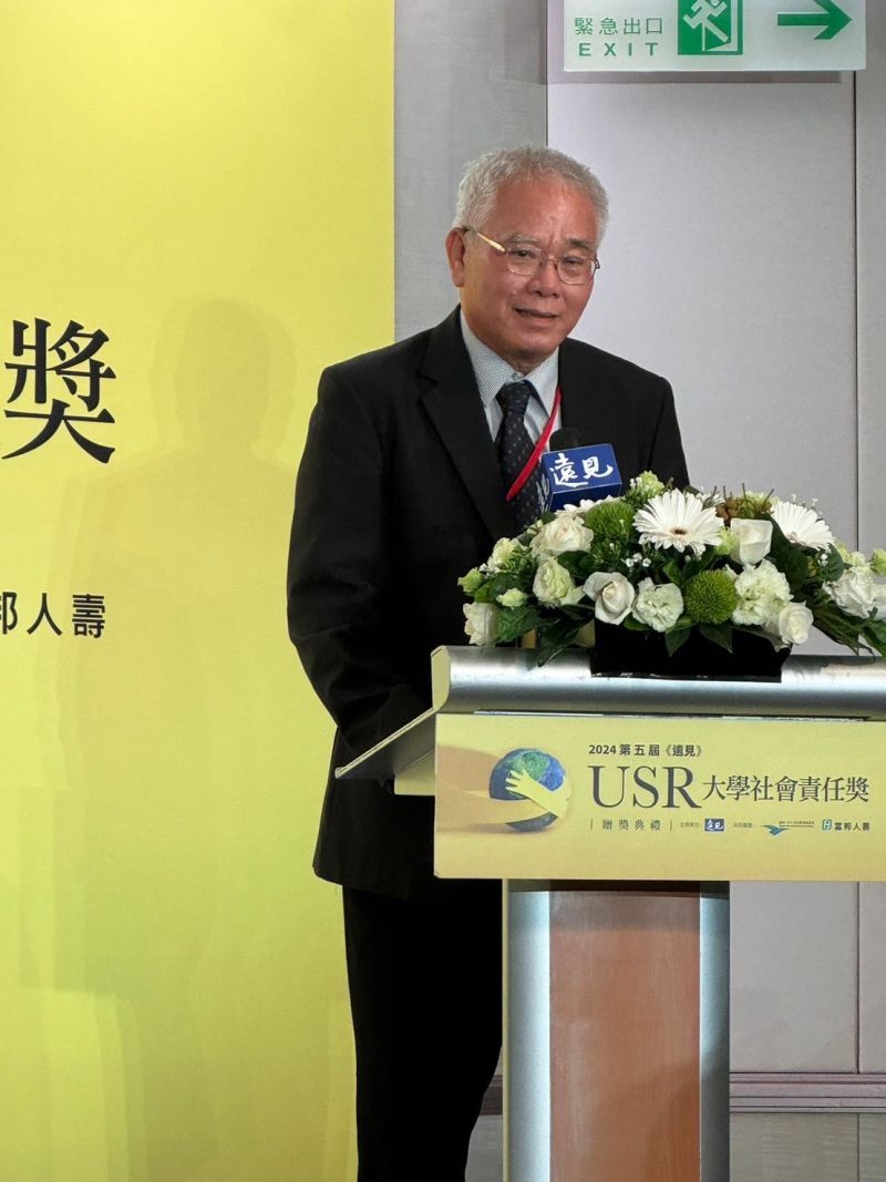 第五屆《遠見》大學社會責任獎 正修USR計畫獲在地共融楷模獎 (本報記者盧鴻霖高雄報導)正修科技大學多年來實施社會大學責任(USR)的績效一直良好;今年由餐飲系主任王寶惜副教授主持「齊聚新民.旗育津采」的這項USR計畫,參加遠見雜誌第五屆大學社會責任獎,在眾多參賽計畫中脫穎而出,獲得「在地共融楷模獎」,全校師生與有榮焉。 圖片來源:記者 第五屆《遠見》大學社會責任獎 正修USR計畫獲在地共融楷模獎 (本報記者盧鴻霖高雄報導)正修科技大學多年來實施社會大學責任(USR)的績效一直良好;今年由餐飲系主任王寶惜副教授主持「齊聚新民.旗育津采」的這項USR計畫,參加遠見雜誌第五屆大學社會責任獎,在眾多參賽計畫中脫穎而出,獲得「在地共融楷模獎」,全校師生與有榮焉。 圖片來源:記者