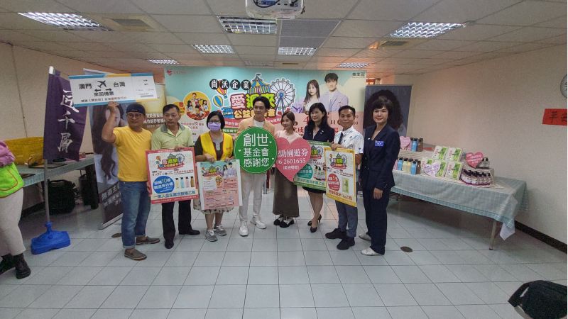 歌手郭忠祐、杜忻恬獻唱 送祝福到植物人安養院與創世基金會台南院長孫淑媛 尚沃企業經理劉明飛 台南華ㄧ扶輪社社長謝馨慧及來賓合影 圖片來源:記者林清雲 歌手郭忠祐、杜忻恬獻唱 送祝福到植物人安養院與創世基金會台南院長孫淑媛 尚沃企業經理劉明飛 台南華ㄧ扶輪社社長謝馨慧及來賓合影 圖片來源:記者林清雲