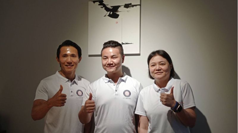 布朗實驗學校創辦人李吳釩(中)、執行長游馥華(右)及校長林人仲(左) 布朗實驗學校創辦人李吳釩(中)、執行長游馥華(右)及校長林人仲(左)