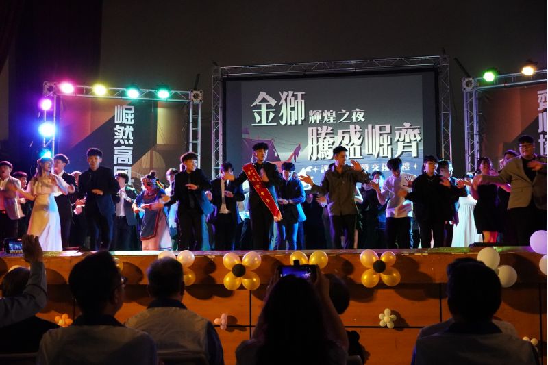 正修社團評鑑頒獎暨交接  新科學生會長楊立帆上任  正修科大學生會舉辦「『金獅輝煌之  圖片來源：記者