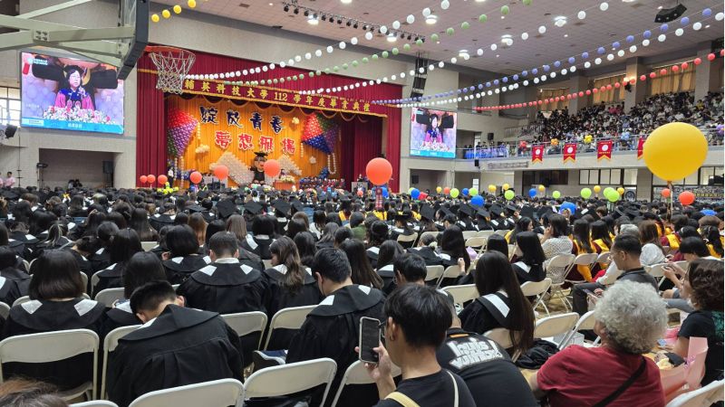 輔英科大112學年度「綻放青春、夢想飛揚」畢業典禮 圖片來源:記者 輔英科大112學年度「綻放青春、夢想飛揚」畢業典禮 圖片來源:記者