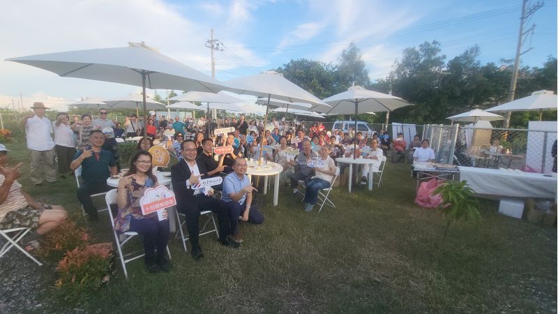 南台科技大學代理校長周德光   農業部農村發展及水土保持署台南分署副分署長祝瑞敏 台江藝術部落協會雕塑家楊明忠陶藝家陳銘濃暨來賓合影  圖片來源：記者林清雲