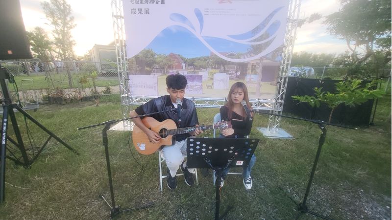 南台科技大學學生組成的JJFC樂團學生表演。  圖片來源：記者林清雲