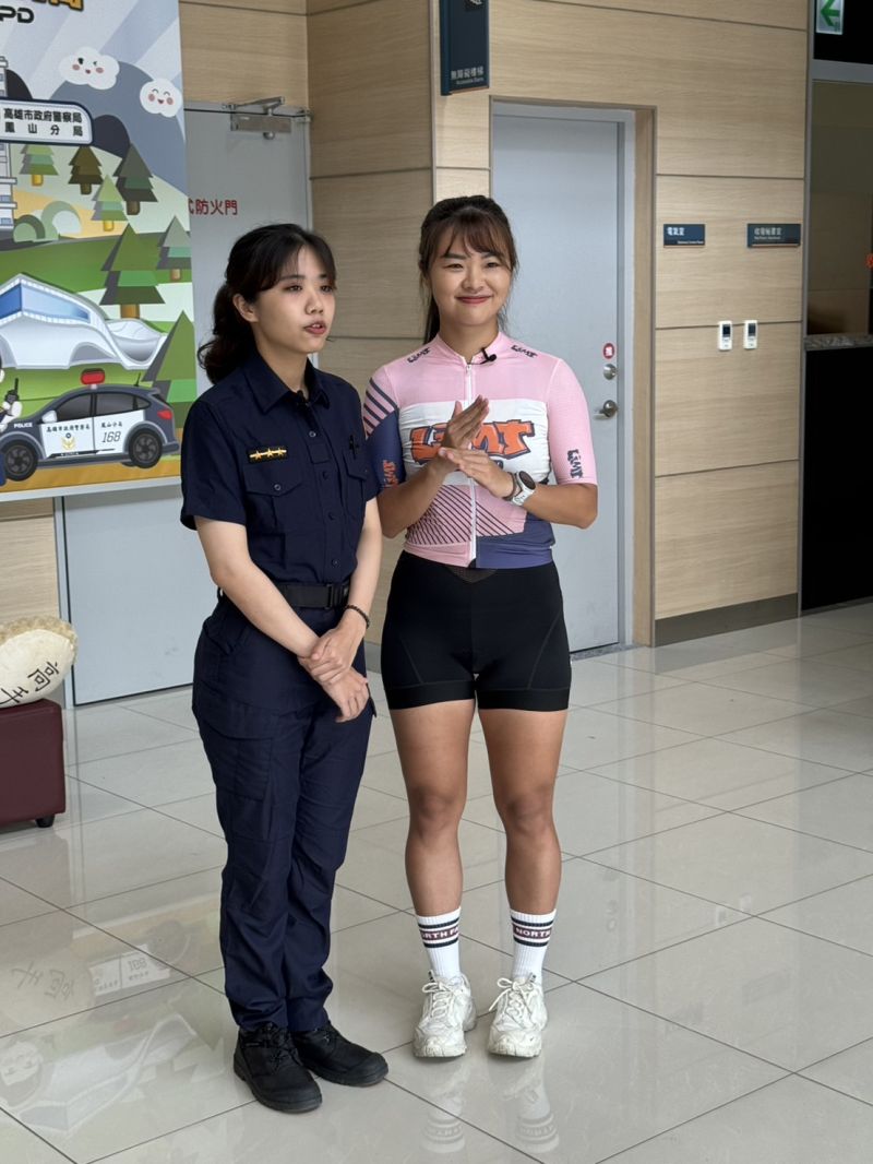 鳳警與自行車運動網紅伊娃Eva共同宣導反詐騙 教你辨識AI深偽詐騙  圖片來源：記者