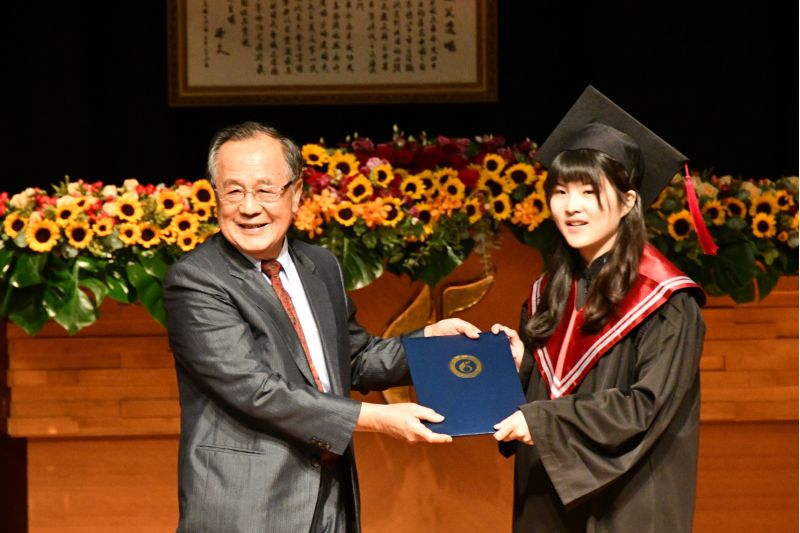 正修馬拉松畢典一波接一波 龔校長勉務實踏實事半功倍 圖片來源:記者 正修馬拉松畢典一波接一波 龔校長勉務實踏實事半功倍 圖片來源:記者