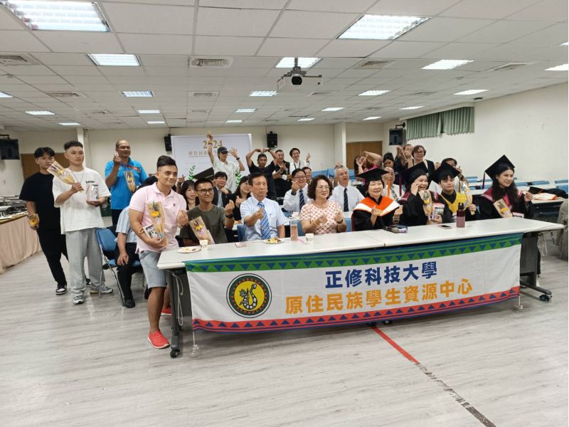 正修馬拉松畢典一波接一波 圖片來源:記者 正修馬拉松畢典一波接一波 圖片來源:記者