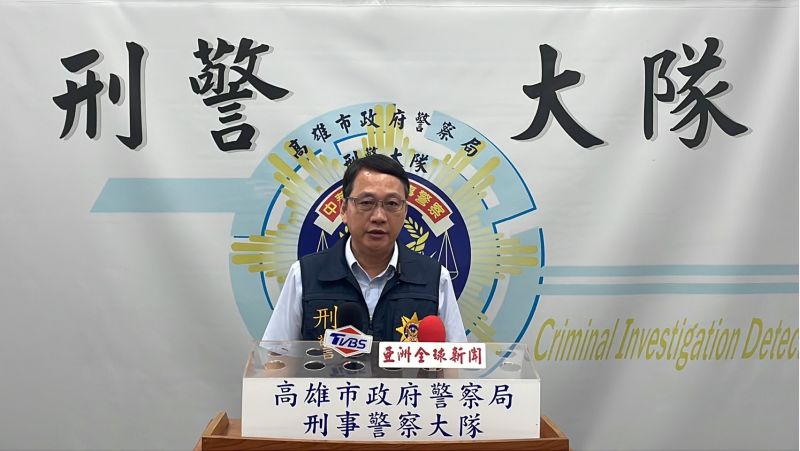 率隊直搗毒趴窟的偵二隊長黃錦富,現身說明攻堅過程。 率隊直搗毒趴窟的偵二隊長黃錦富,現身說明攻堅過程。