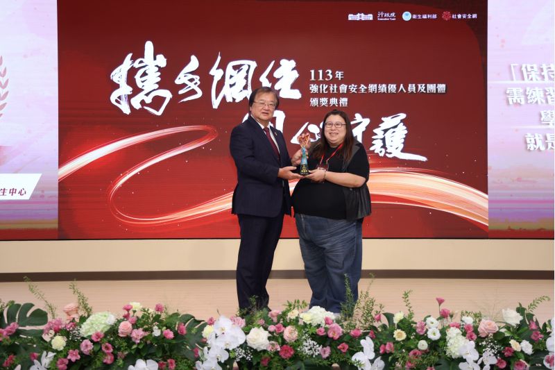 績優督導獎(衛生局-鹽水心衛中心葉晏伶執行秘書) 績優督導獎(衛生局-鹽水心衛中心葉晏伶執行秘書)