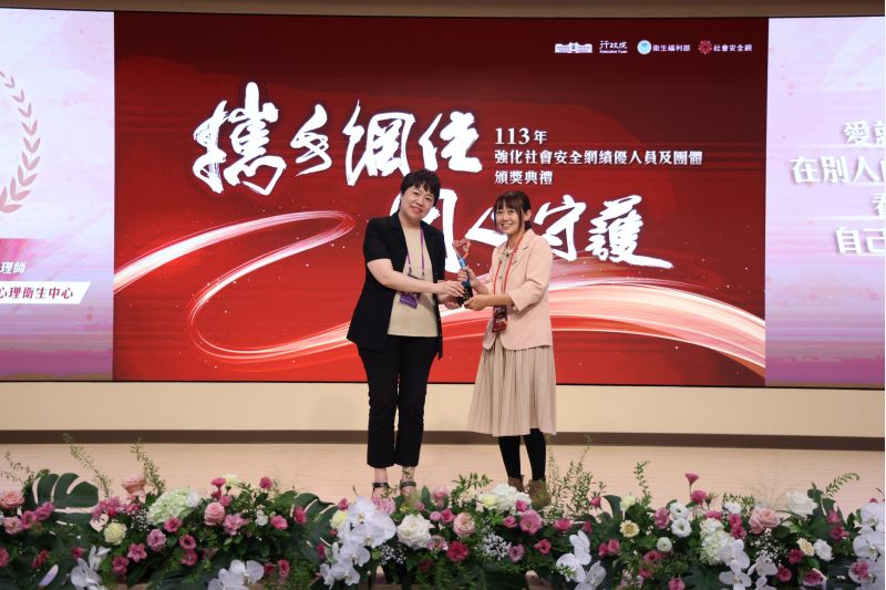 績優人員獎(衛生局-北區心衛中心吳佳真資深諮商心理師) 績優人員獎(衛生局-北區心衛中心吳佳真資深諮商心理師)