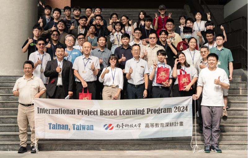 南臺科技大學主辦高教深耕International Project Base Learning (iPBL)國際共學計畫-台日菲跨國校際合作專題共學活動。該計畫自2013年由日本大阪工業大學 (OIT) 發起,今年已邁入第11年,於113年8月12日至15日由南臺科大工學院電機系、電子系與資工系共同承辦,並邀請日本大阪工業大學與菲律賓聖何塞大學 (USJ-R) 的師生,共6位教師和31位學生參與。(圖/南臺科大提供) 南臺科技大學主辦高教深耕International Project Base Learning (iPBL)國際共學計畫-台日菲跨國校際合作專題共學活動。該計畫自2013年由日本大阪工業大學 (OIT) 發起,今年已邁入第11年,於113年8月12日至15日由南臺科大工學院電機系、電子系與資工系共同承辦,並邀請日本大阪工業大學與菲律賓聖何塞大學 (USJ-R) 的師生,共6位教師和31位學生參與。(圖/南臺科大提供)