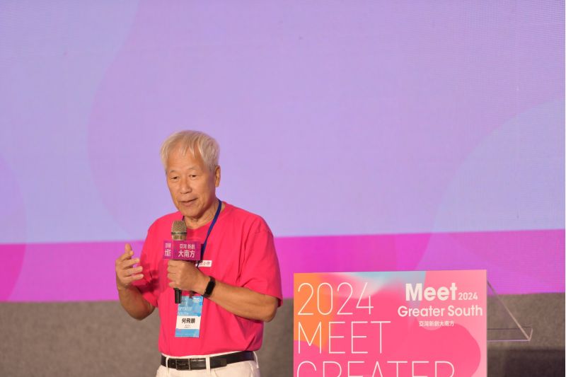 主辦單位《數位時代》榮譽發行人何飛鵬致詞時表示,從4年前開始舉辦新創大南方活動以外,也看到高雄有許多轉變,高雄已變成全世界最進步的、先進的經濟發展城市。 主辦單位《數位時代》榮譽發行人何飛鵬致詞時表示,從4年前開始舉辦新創大南方活動以外,也看到高雄有許多轉變,高雄已變成全世界最進步的、先進的經濟發展城市。