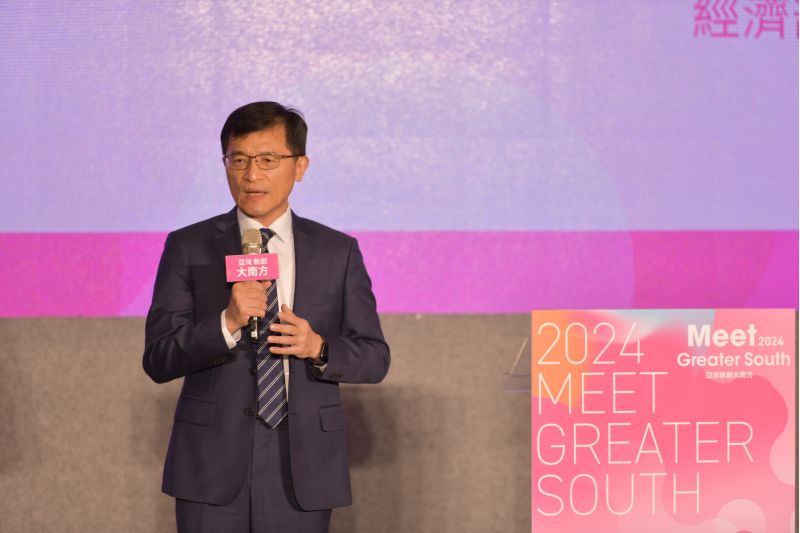 經濟部政務次長何晉滄提到,「亞灣2.0」帶動新創創業孵育200家,並重點扶植關鍵產業推動逾4,000個就業機會,促進國內外廠商在地投資金額550億元。 經濟部政務次長何晉滄提到,「亞灣2.0」帶動新創創業孵育200家,並重點扶植關鍵產業推動逾4,000個就業機會,促進國內外廠商在地投資金額550億元。