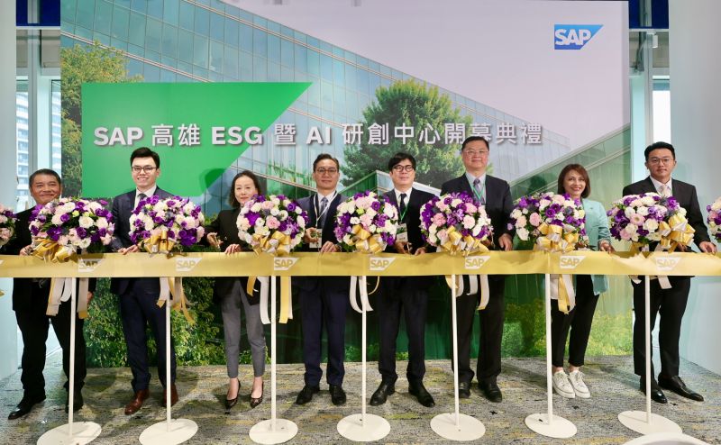SAP 攜手高雄市政府共同啟用 SAP 高雄 ESG 暨 AI 研創中心,齊心打造永續智慧港都典範。 圖片來源:高市府經發局 SAP 攜手高雄市政府共同啟用 SAP 高雄 ESG 暨 AI 研創中心,齊心打造永續智慧港都典範。 圖片來源:高市府經發局