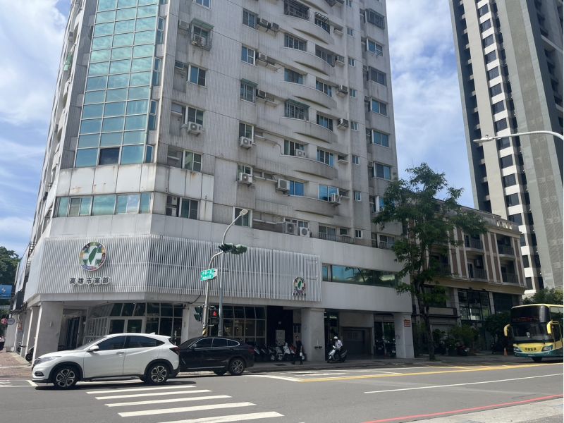 民進黨高市黨部深夜遭蛋襲,已掌握行為人深入查察中。 圖片來源:警方提供 民進黨高市黨部深夜遭蛋襲,已掌握行為人深入查察中。 圖片來源:警方提供
