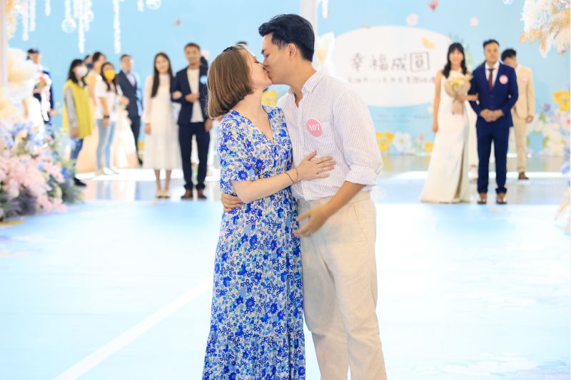 新人愛的啾咪共創愛的未來。  圖片來源：民政局戶籍行政科