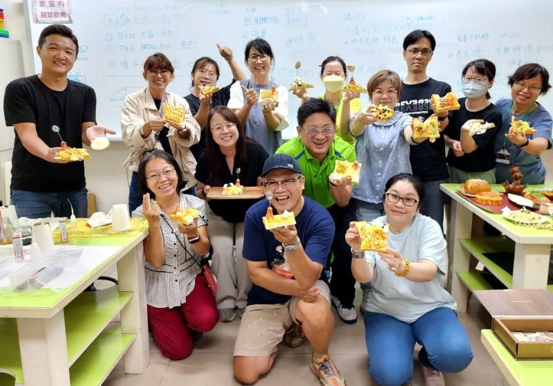 正修科大舉辦「秀 色不可餐──食品模型奧秘與實作」公 民營活動 圖片來源:記者 正修科大舉辦「秀 色不可餐──食品模型奧秘與實作」公 民營活動 圖片來源:記者