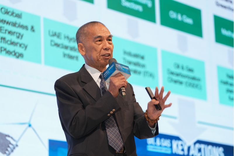 中油李順欽董事長說明未來CCU技術是中油淨零減碳的重要策略,透過這次交流會達到技術革新與供應鏈的協同合作,以邁向2050年淨零排放。 中油李順欽董事長說明未來CCU技術是中油淨零減碳的重要策略,透過這次交流會達到技術革新與供應鏈的協同合作,以邁向2050年淨零排放。