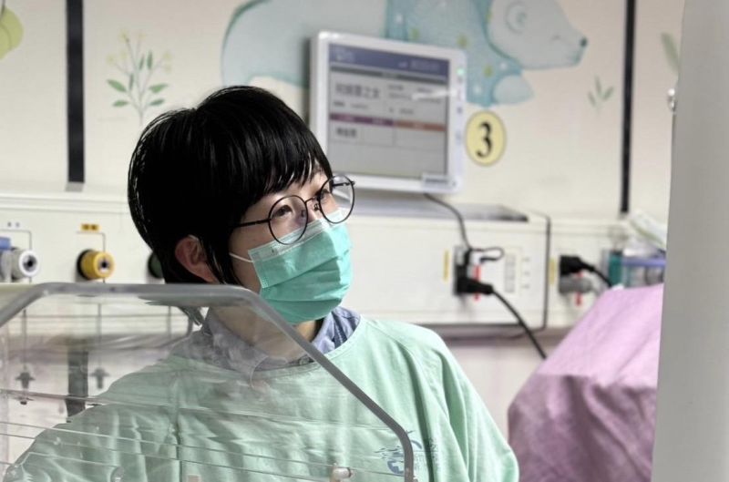 賀紹茹醫師提醒,面對產前懷疑之胎兒先天性異常,可向婦兒科團隊諮詢,共同擬定出生及銜接新生兒照護計畫。 賀紹茹醫師提醒,面對產前懷疑之胎兒先天性異常,可向婦兒科團隊諮詢,共同擬定出生及銜接新生兒照護計畫。