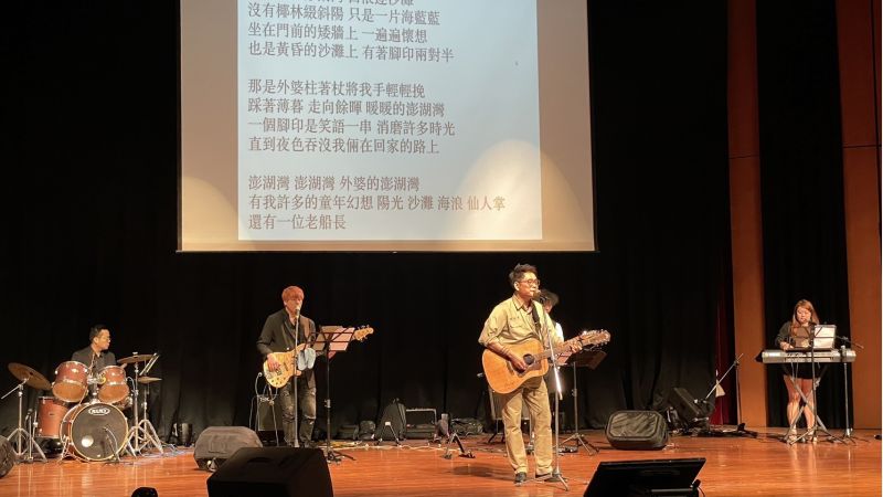 正修校友會辦民歌演唱會 讓校友師生重溫校園生活  圖片來源：記者