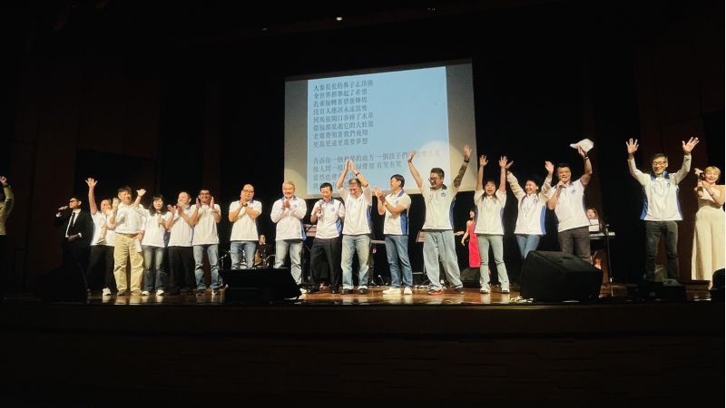 正修校友會辦民歌演唱會 讓校友師生重溫校園生活  圖片來源：記者