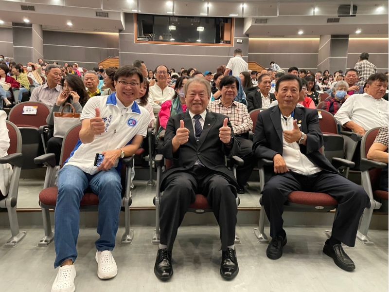 正修校友會辦民歌演唱會 讓校友師生重溫校園生活  圖片來源：記者