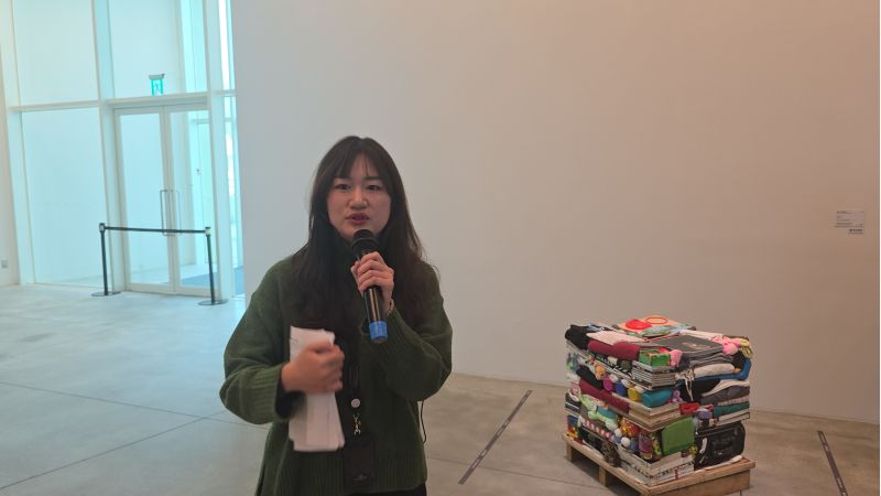 自由時光的解放，探索移工生命的藝術視域 南美館推「SUNDAY：臺灣移工當代藝術」展策展人  圖片來源：記者   林清雲  攝