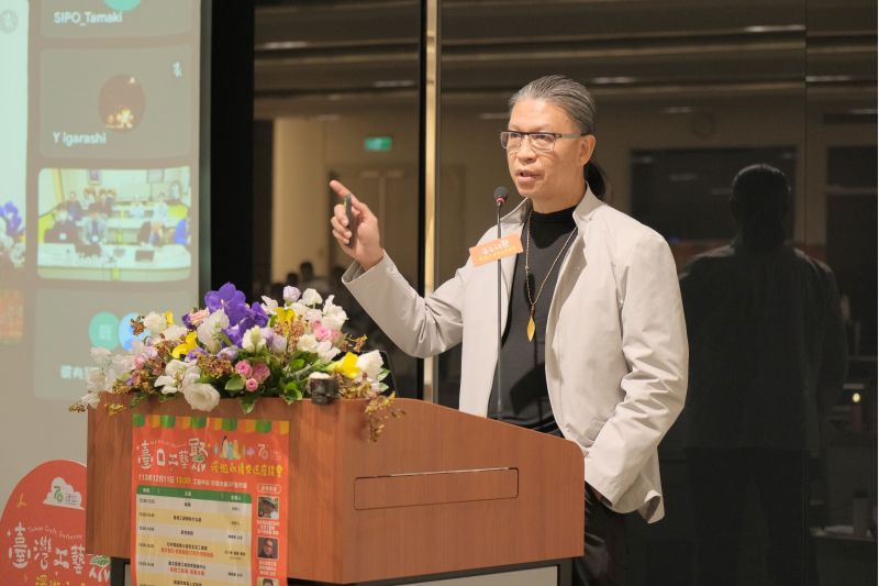 工藝中心陳殿禮主任表示「臺灣工藝聚」的是透過活動,凝聚全臺校園、社區至聚落的力量,從工藝美學基礎教育養成開始,理解工藝重要性並投入創作領域,至帶動社區及聚落的地方工藝創生能量。 圖片來源:中衛中心 工藝中心陳殿禮主任表示「臺灣工藝聚」的是透過活動,凝聚全臺校園、社區至聚落的力量,從工藝美學基礎教育養成開始,理解工藝重要性並投入創作領域,至帶動社區及聚落的地方工藝創生能量。 圖片來源:中衛中心