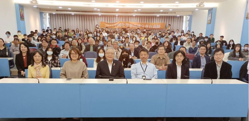 圖1.年會開幕式後與會學者及貴賓歡喜合影 圖1.年會開幕式後與會學者及貴賓歡喜合影