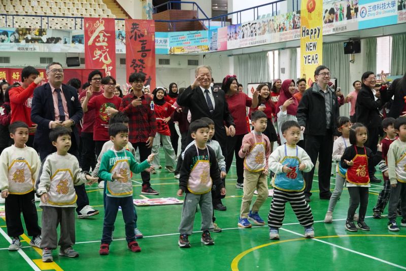 正修萬事好彩頭  好運蛇進來   境外生體驗台灣過年喜洋洋  圖片來源：記者