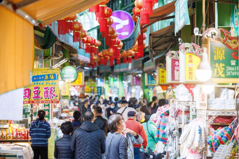 三鳳中街是南部最大的年貨大街,今年的年貨物價相當平穩,歡迎大家來三鳳中街採買。 三鳳中街是南部最大的年貨大街,今年的年貨物價相當平穩,歡迎大家來三鳳中街採買。