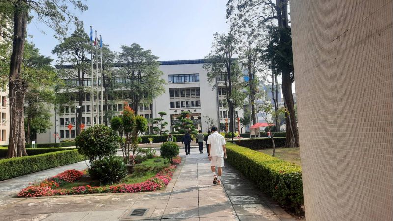 圖4.考生及家長感受到高師大校園佈置的喜氣洋洋 圖4.考生及家長感受到高師大校園佈置的喜氣洋洋
