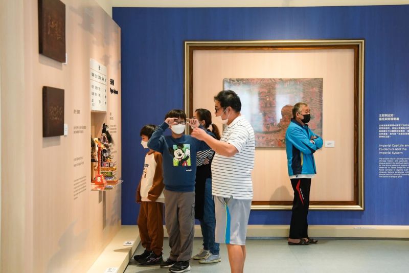 屏東縣王船文化館推出兒童限定版導覽,帶領小朋友認識迎王文化. 屏東縣王船文化館推出兒童限定版導覽,帶領小朋友認識迎王文化.