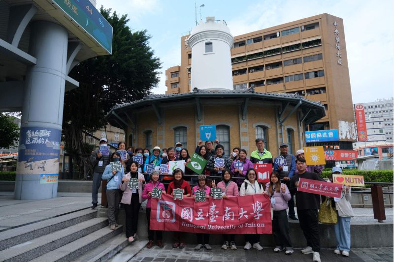 一滴水的奇幻旅程!南大環境教育活動走訪「胡椒罐」與科技造水現場. 一滴水的奇幻旅程!南大環境教育活動走訪「胡椒罐」與科技造水現場.
