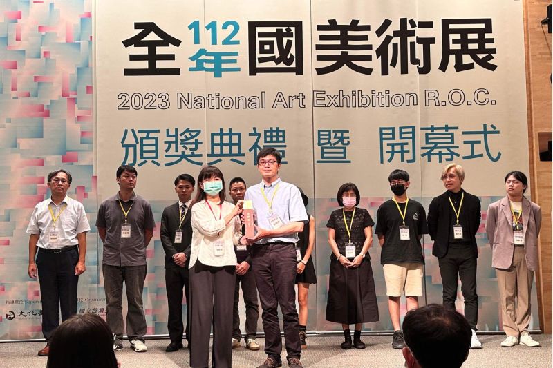 南大紀冠地老師榮獲112年全國美術展水墨類第一名