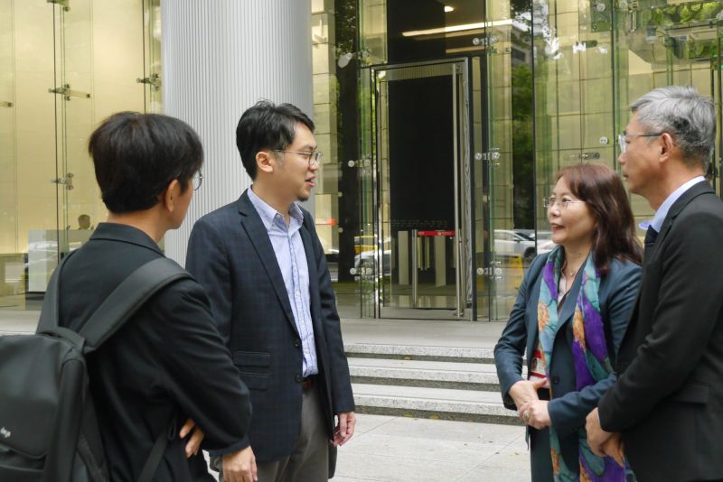 南大師生向理律法律事務所學習如何在科技快速演變與法規調整之中,維持組織韌性,並有效因應各類法律風險. 南大師生向理律法律事務所學習如何在科技快速演變與法規調整之中,維持組織韌性,並有效因應各類法律風險.