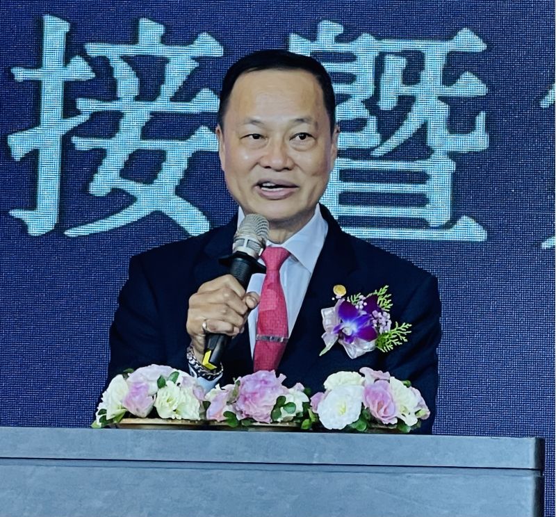 中藥商業同業公會全國聯合會理事長謝慶堂,呼籲相關團體,應本於專業精神與公共利益,共同維護多元而健全之藥事環境,避免以片面言論造成社會誤解,共同攜手守護全民用藥安全與健康福祉。 圖片來源:中藥商業公會 中藥商業同業公會全國聯合會理事長謝慶堂,呼籲相關團體,應本於專業精神與公共利益,共同維護多元而健全之藥事環境,避免以片面言論造成社會誤解,共同攜手守護全民用藥安全與健康福祉。 圖片來源:中藥商業公會
