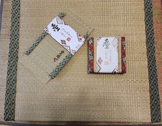 李宗勳製作的榻榻米坐墊、杯墊和DIY材料包。（鄭佩雯拍攝）.