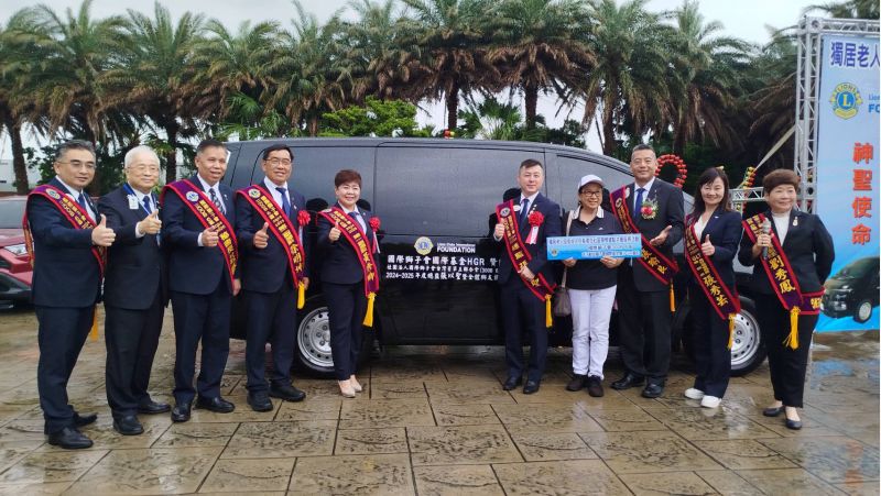 捐贈南富社區發展協會餐廚設備一批及汽車一輛,支持「獨居老人及低收入戶長者社區關懷據點共餐服務」。 捐贈南富社區發展協會餐廚設備一批及汽車一輛,支持「獨居老人及低收入戶長者社區關懷據點共餐服務」。