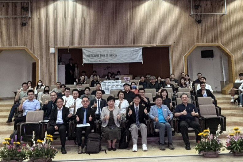 南大經管論壇聚焦科技創新與DEI精神,帶領學生探索企業社會責任與永續價值. 南大經管論壇聚焦科技創新與DEI精神,帶領學生探索企業社會責任與永續價值.