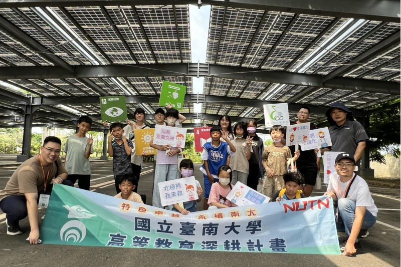 南大環生學院傅耀賢院長表示,未來綠能系研究生團隊將繼續與山上國小合作,設計更多結合生活經驗與永續理念的教育活動 南大環生學院傅耀賢院長表示,未來綠能系研究生團隊將繼續與山上國小合作,設計更多結合生活經驗與永續理念的教育活動